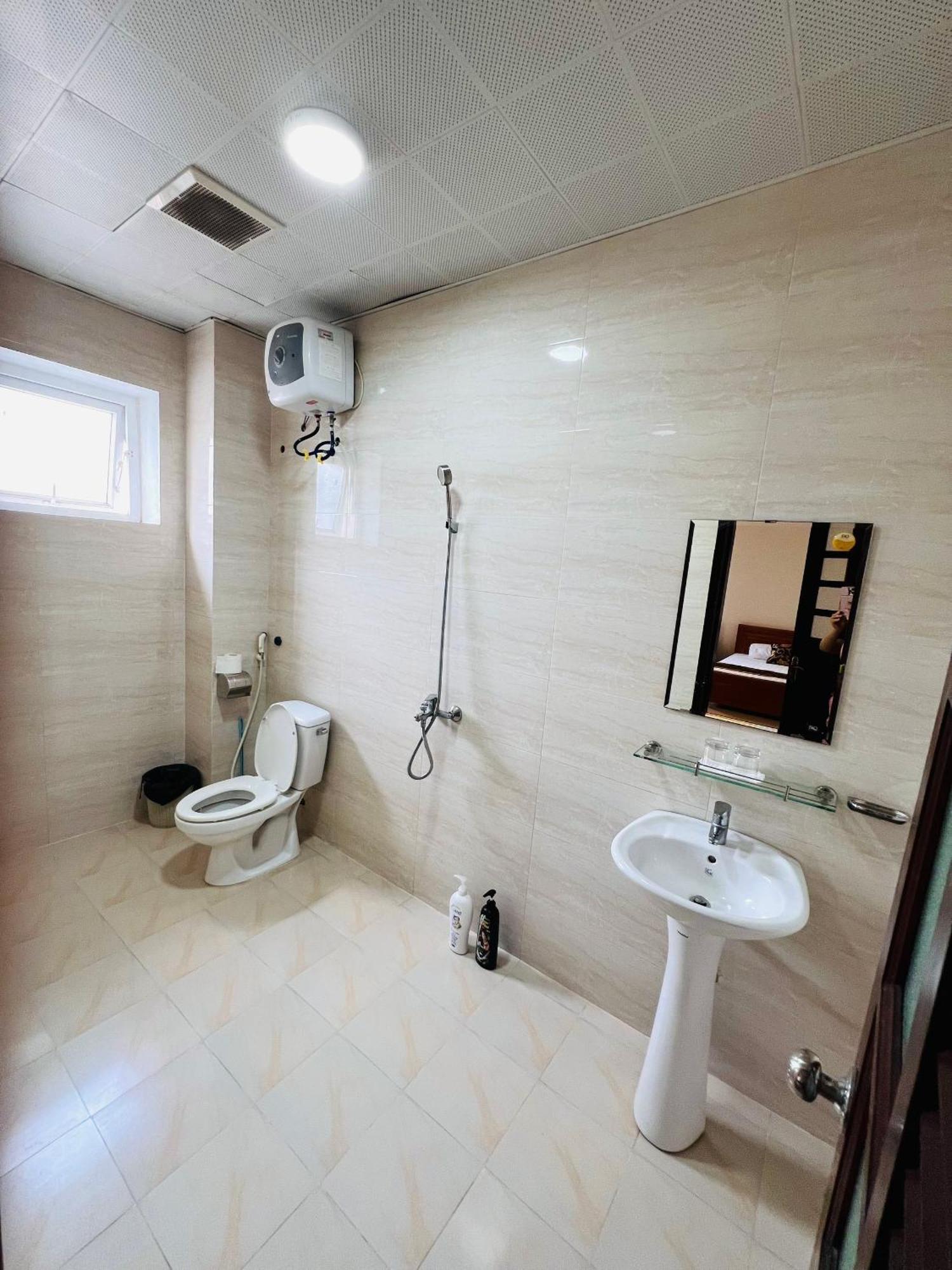 Hong Ngoc Hotel Ha Long Exterior photo